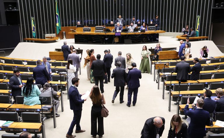 Câmara aprova projeto que proíbe cobrança de tarifa mínima de consumo sobre água e esgoto