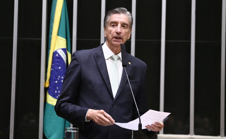 Comissão aprova projeto que suspende pagamento do Fies em situações de calamidade pública