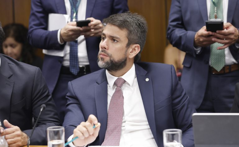 Proposta autoriza fundos regionais a oferecer garantias para projetos de infraestrutura