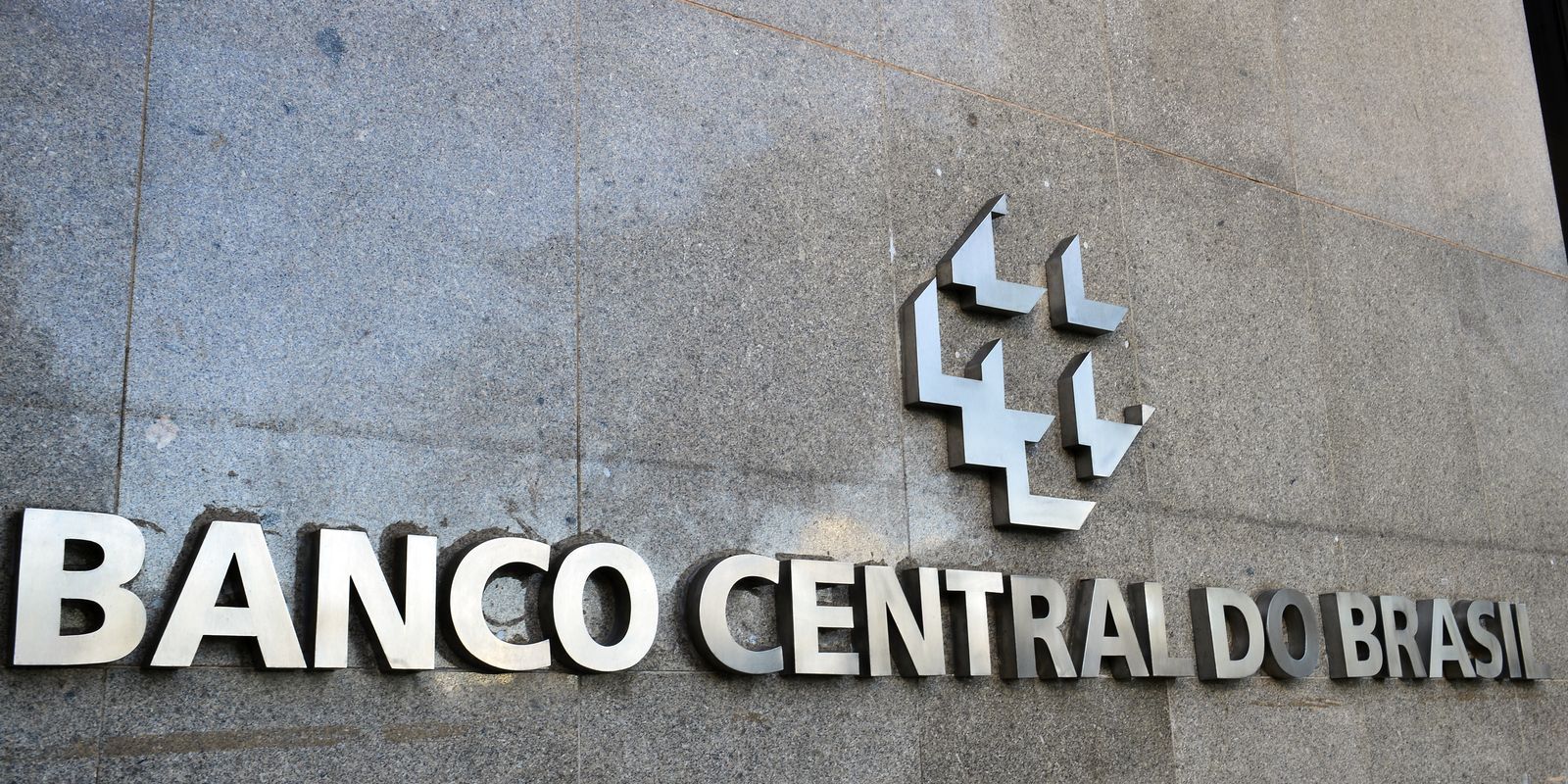 Receita Federal e Banco Central são autorizados a realizar concursos