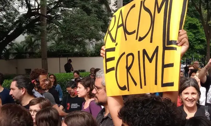 Justiça condena shopping paulista por discriminação racial