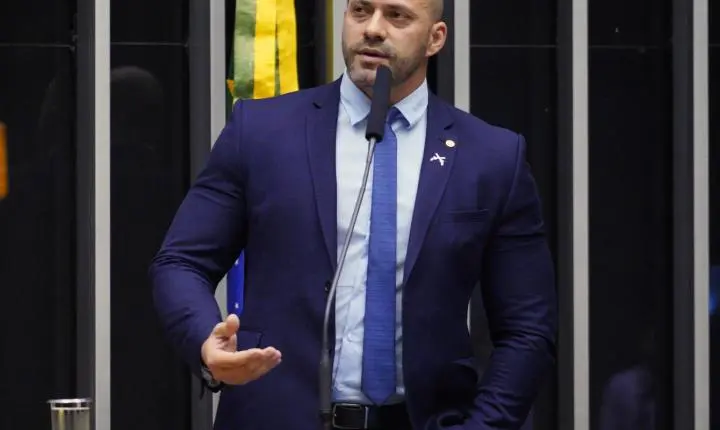Moraes dá 48h para Daniel Silveira explicar publicação de vídeo no X
