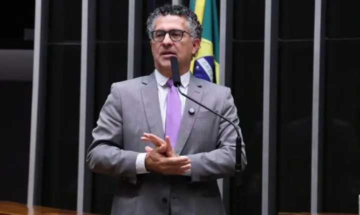 Projeto garante remarcação e desistência de passagens sem multa